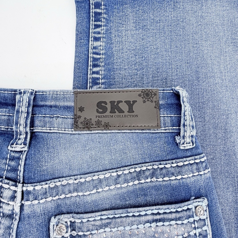 SKY Premium Collection Heart Wings Love Bling Rhinestone Bootcut Jeans 7/8 - Picture 3 of 6